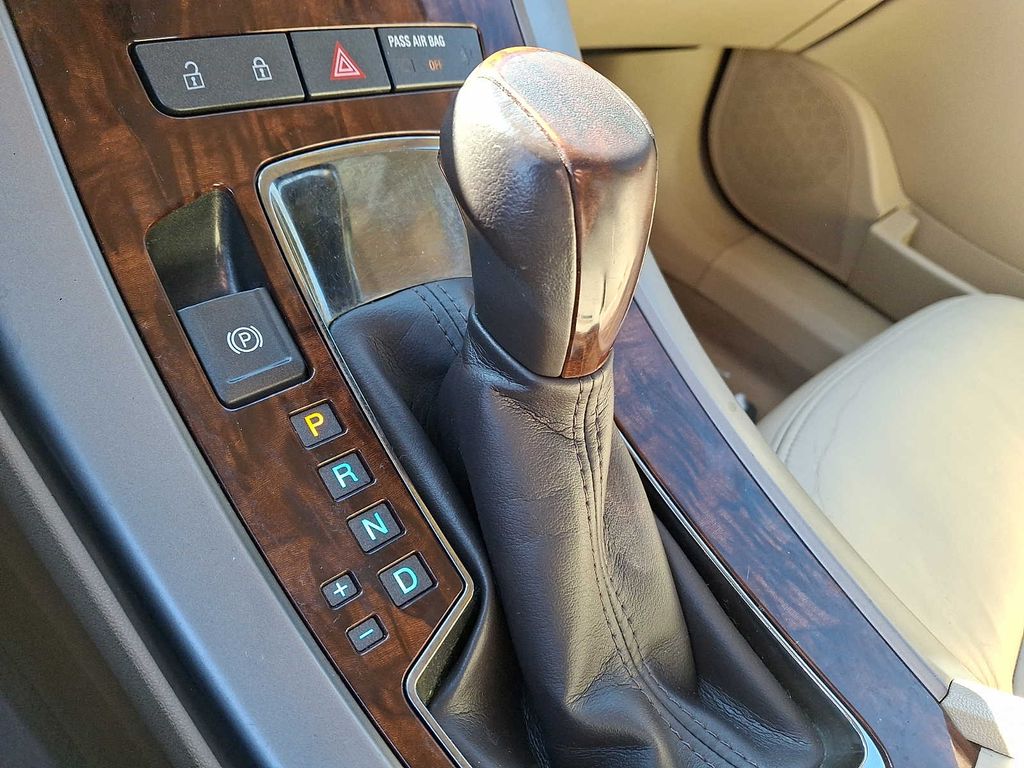 Thumbnail: 2010 Buick LaCrosse - 13