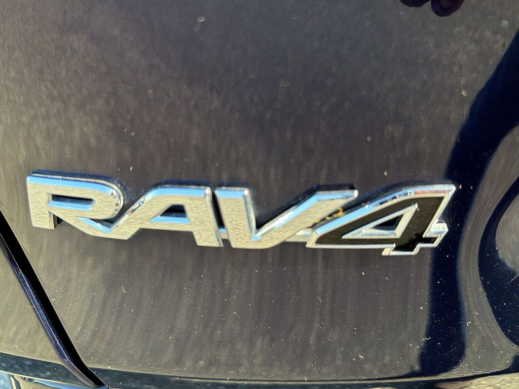 Thumbnail: 2020 Toyota RAV4 - 15