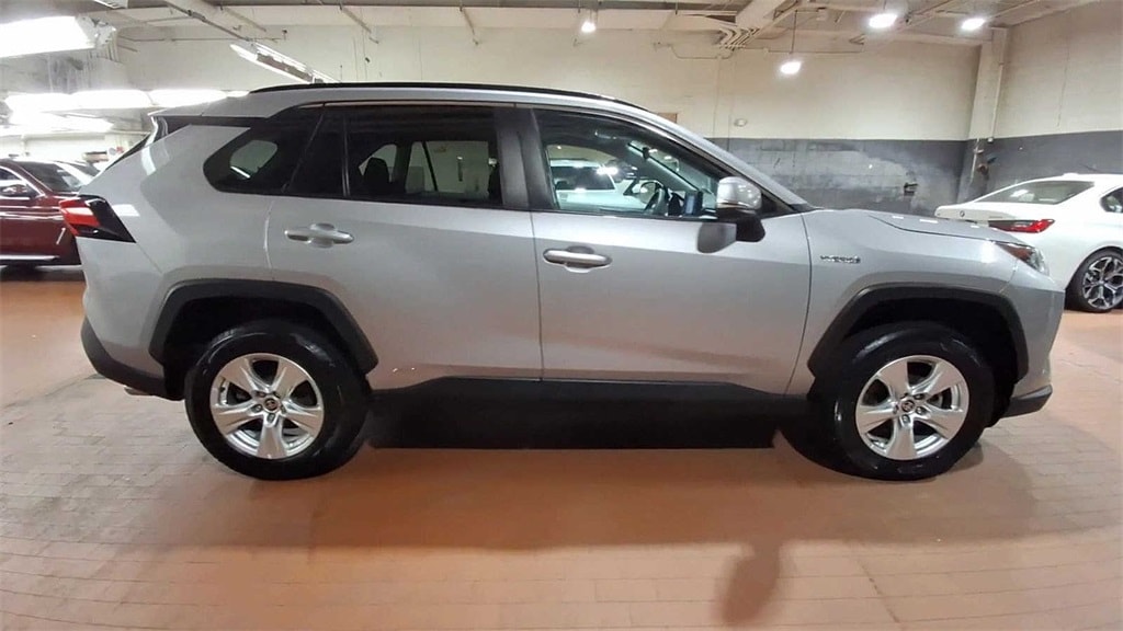 Thumbnail: 2021 Toyota RAV4 - 9