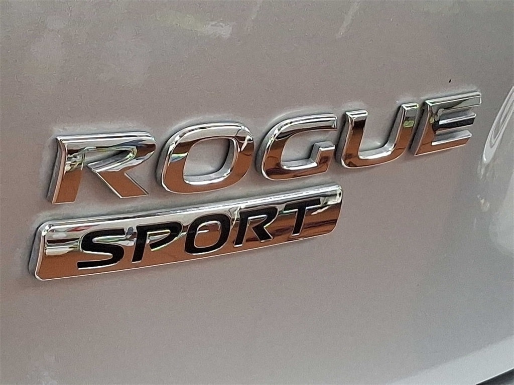 Thumbnail: 2018 Nissan Rogue Sport - 30
