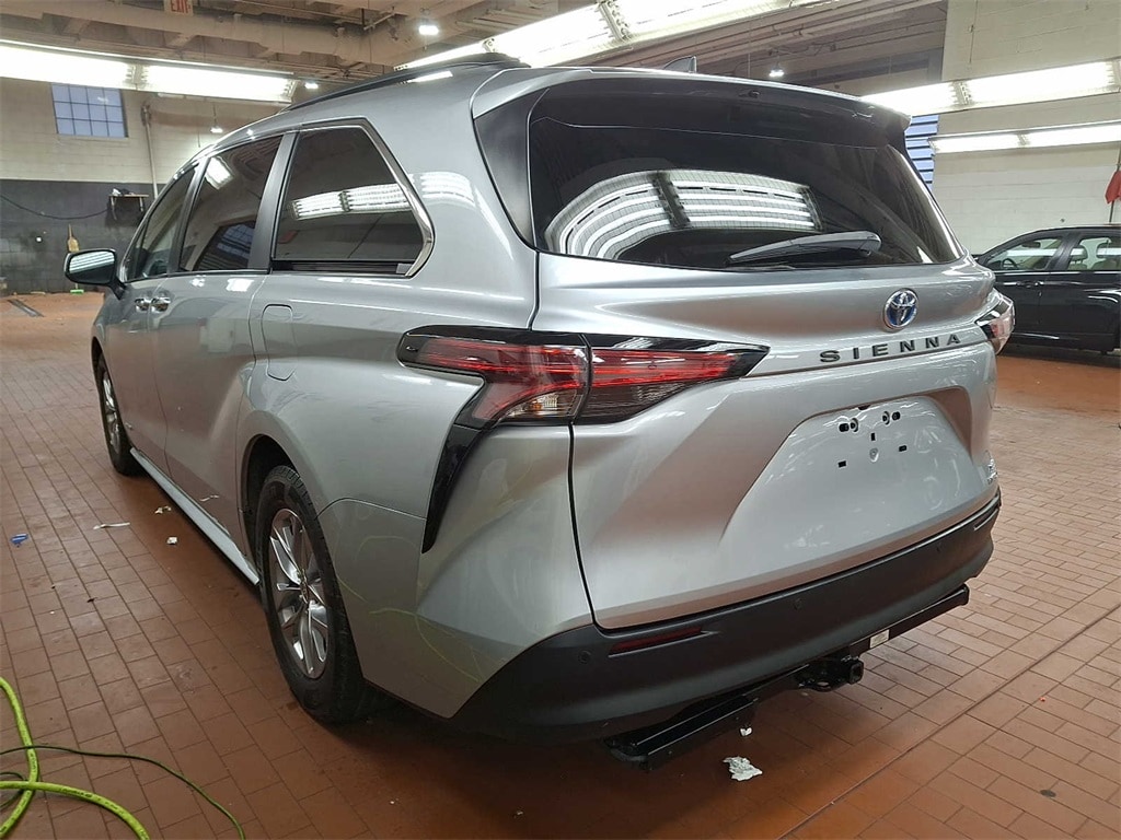 Thumbnail: 2021 Toyota Sienna - 6