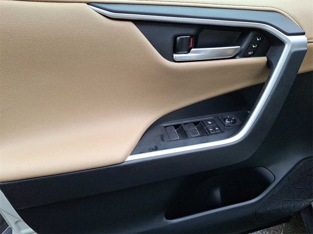 2021 Toyota RAV4 Limited 9
