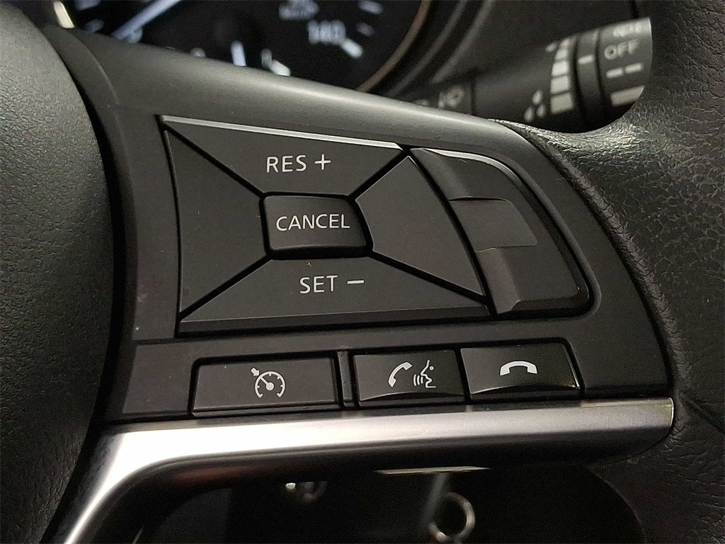 Thumbnail: 2018 Nissan Rogue Sport - 18