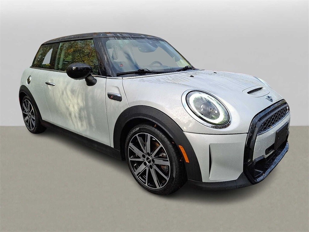 2023 Mini Cooper 2 Door Hardtop S photo 2