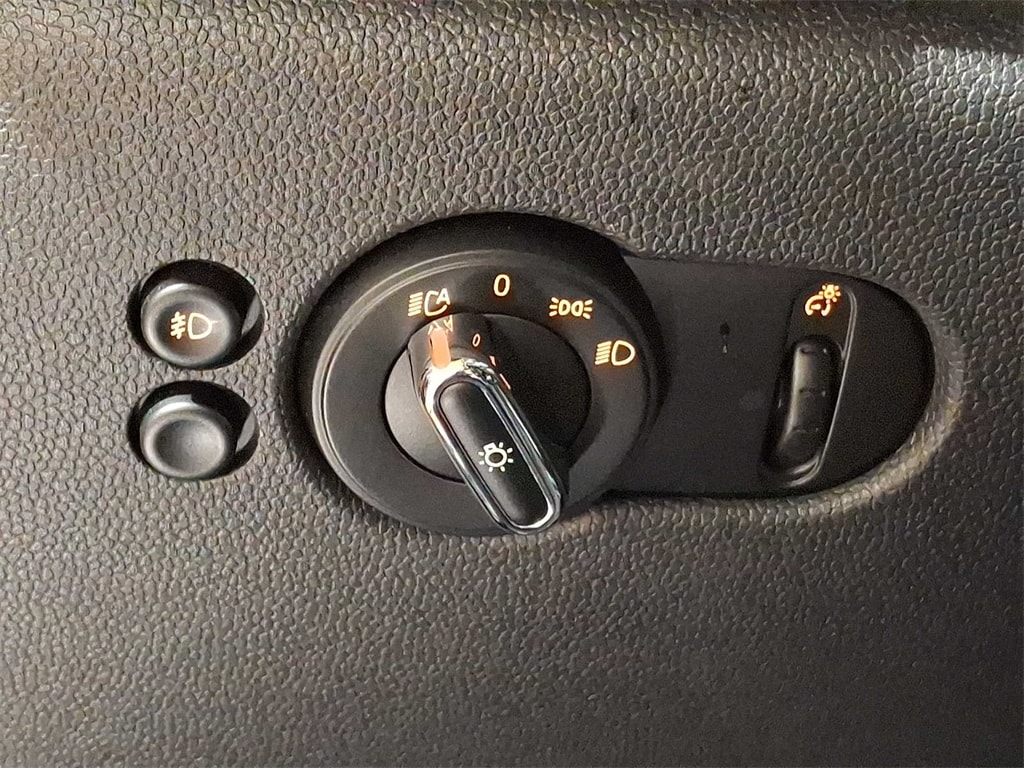 Thumbnail: 2021 MINI Cooper Hardtop - 21