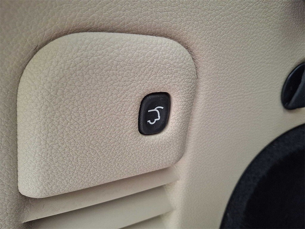 Thumbnail: 2015 Jeep Grand Cherokee - 28