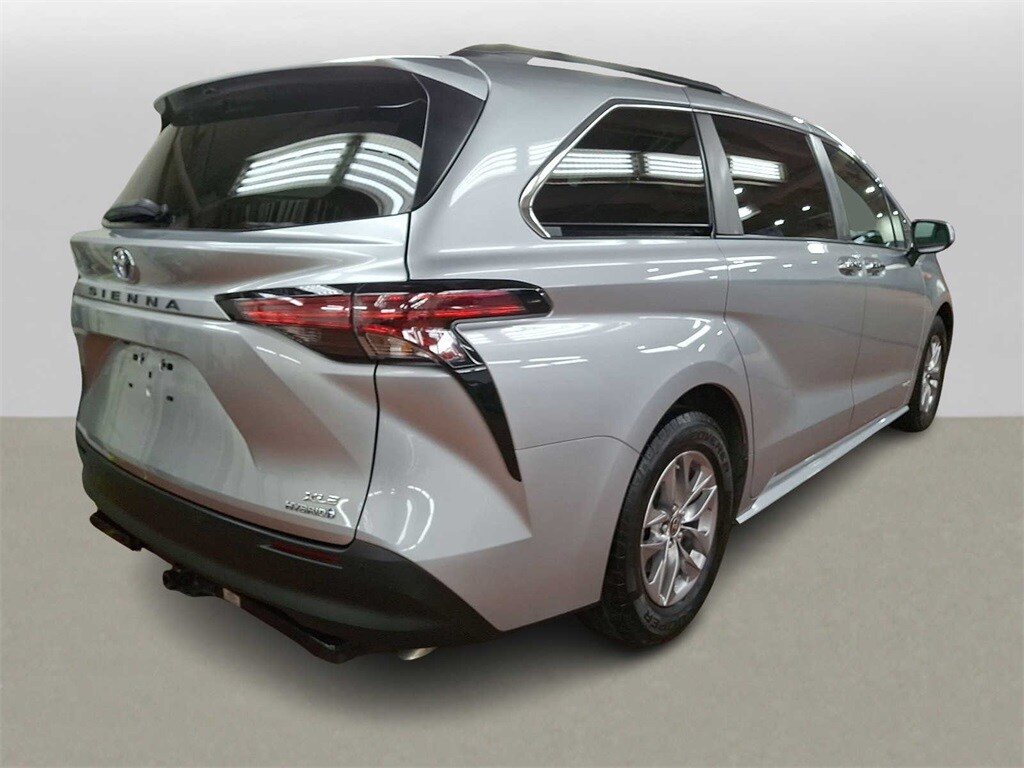 Used 2021 Toyota Sienna XLE Van