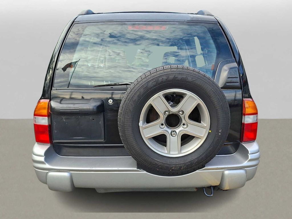 Thumbnail: 2002 Chevrolet Tracker - 5