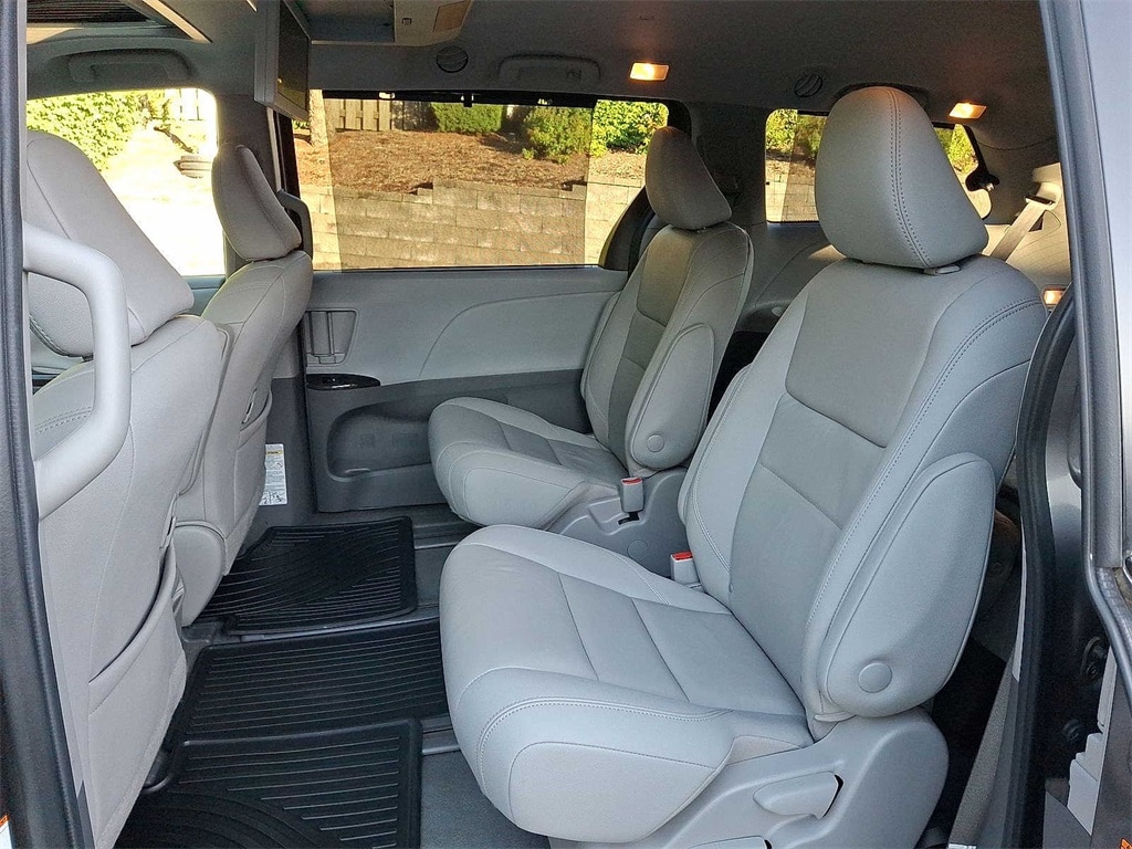 Thumbnail: 2020 Toyota Sienna - 20