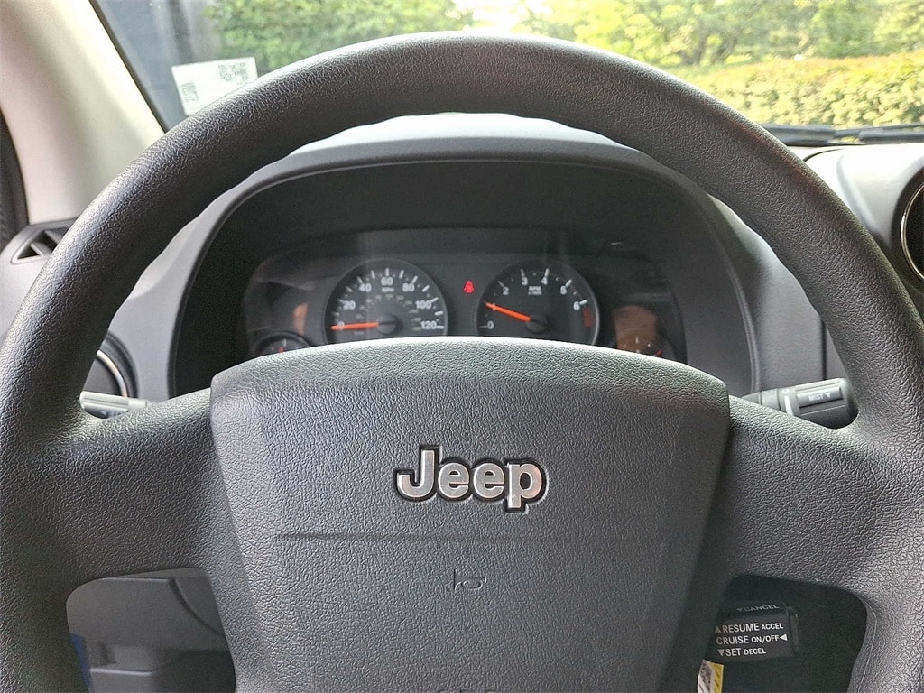 Thumbnail: 2009 Jeep Compass - 17