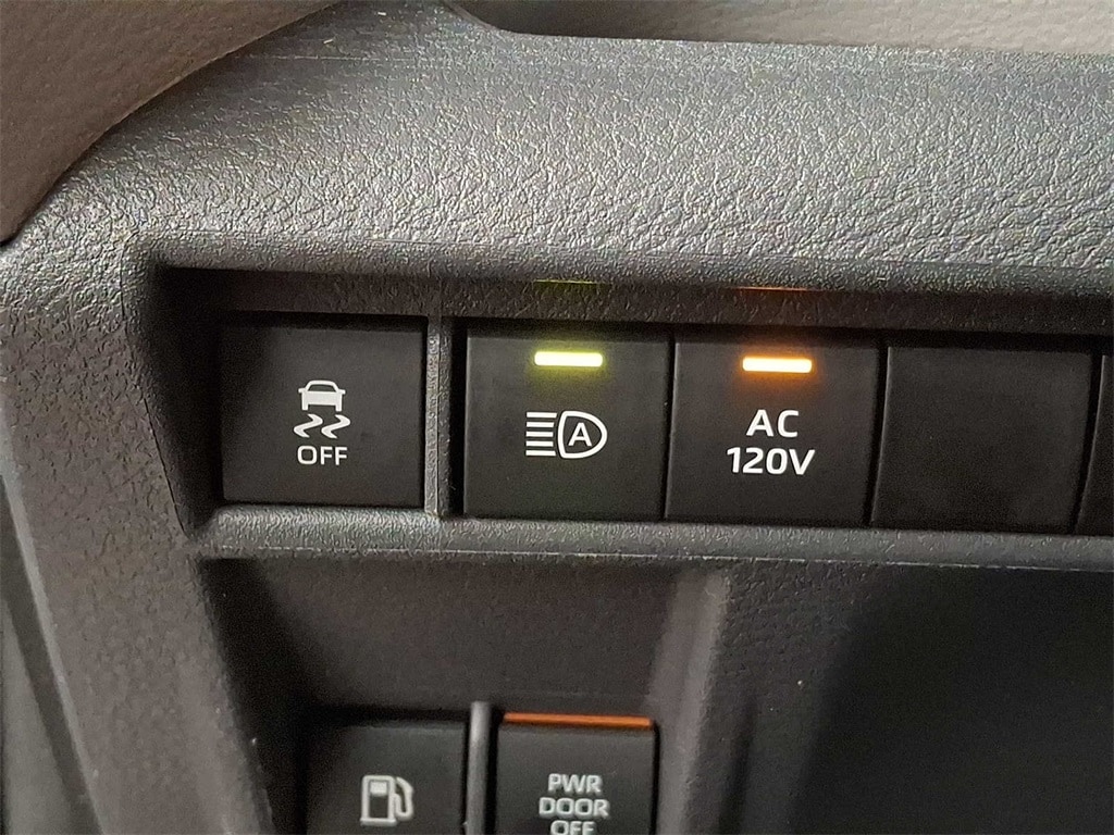 Thumbnail: 2021 Toyota Sienna - 23