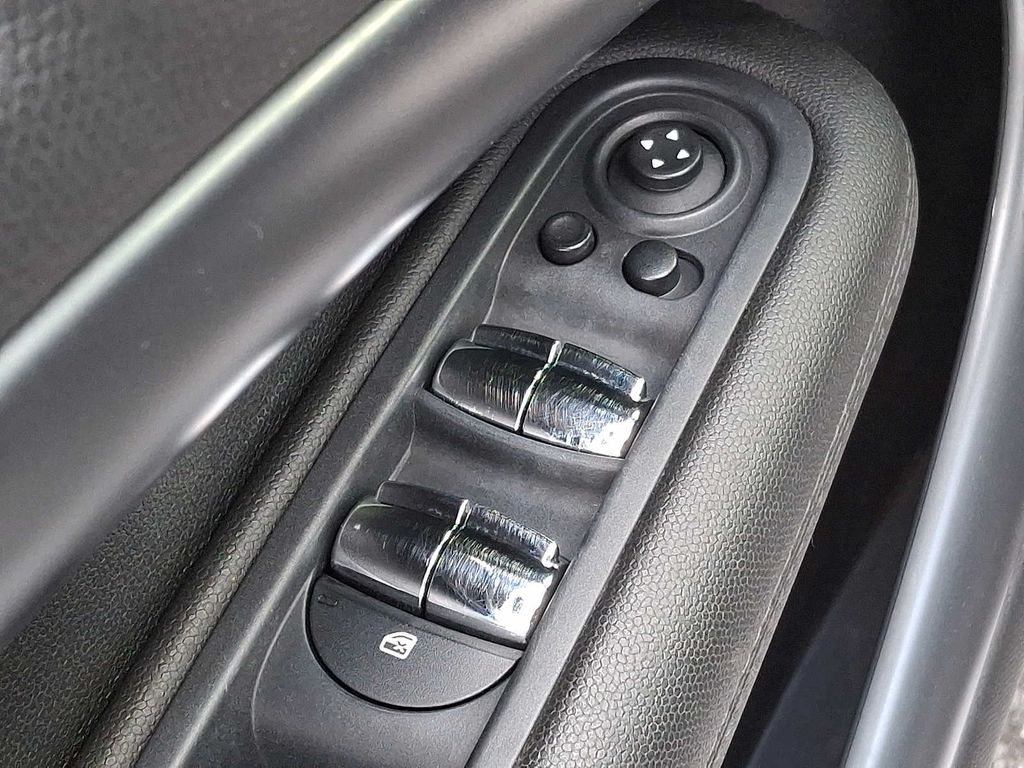 Thumbnail: 2014 MINI Cooper Countryman - 22