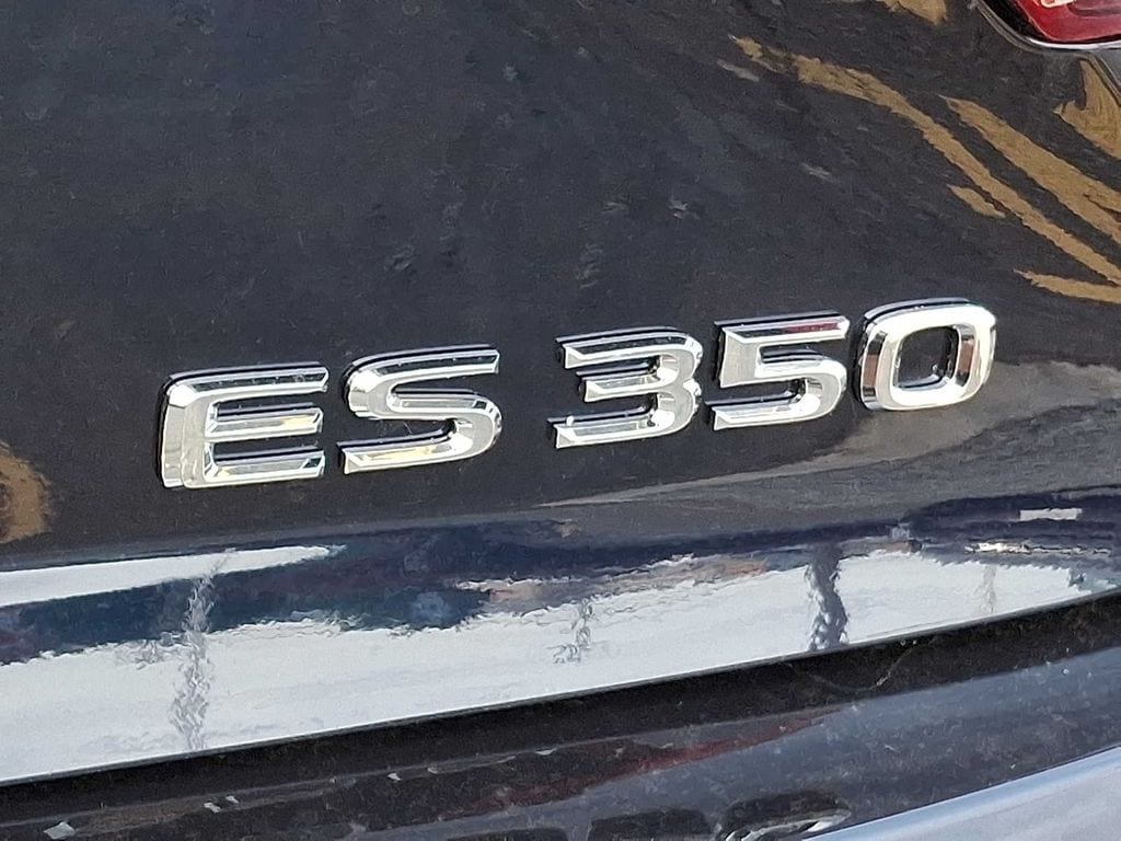 Thumbnail: 2017 Lexus ES - 28