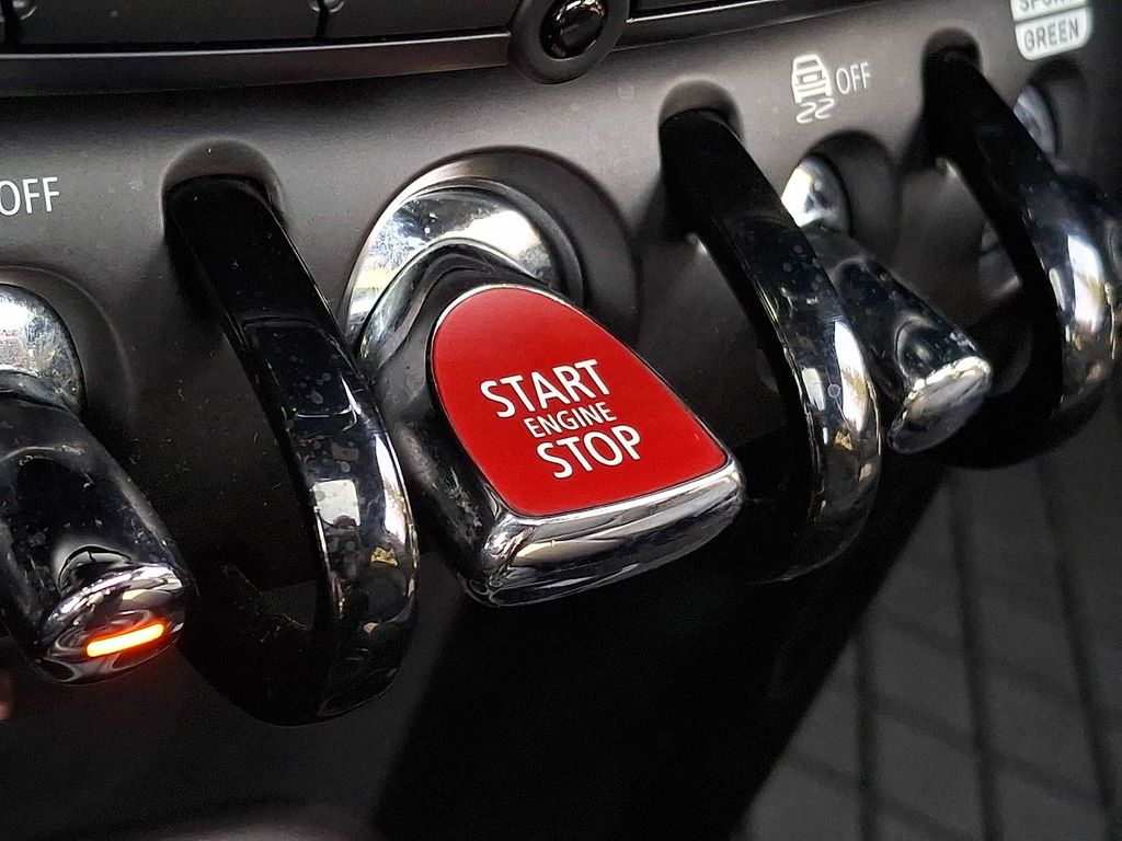 Thumbnail: 2020 MINI Cooper Hardtop - 20