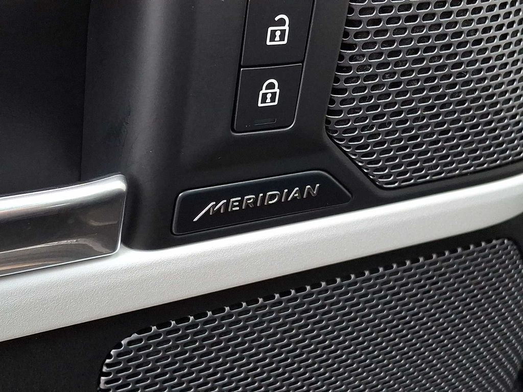 Thumbnail: 2021 Land Rover Defender - 21