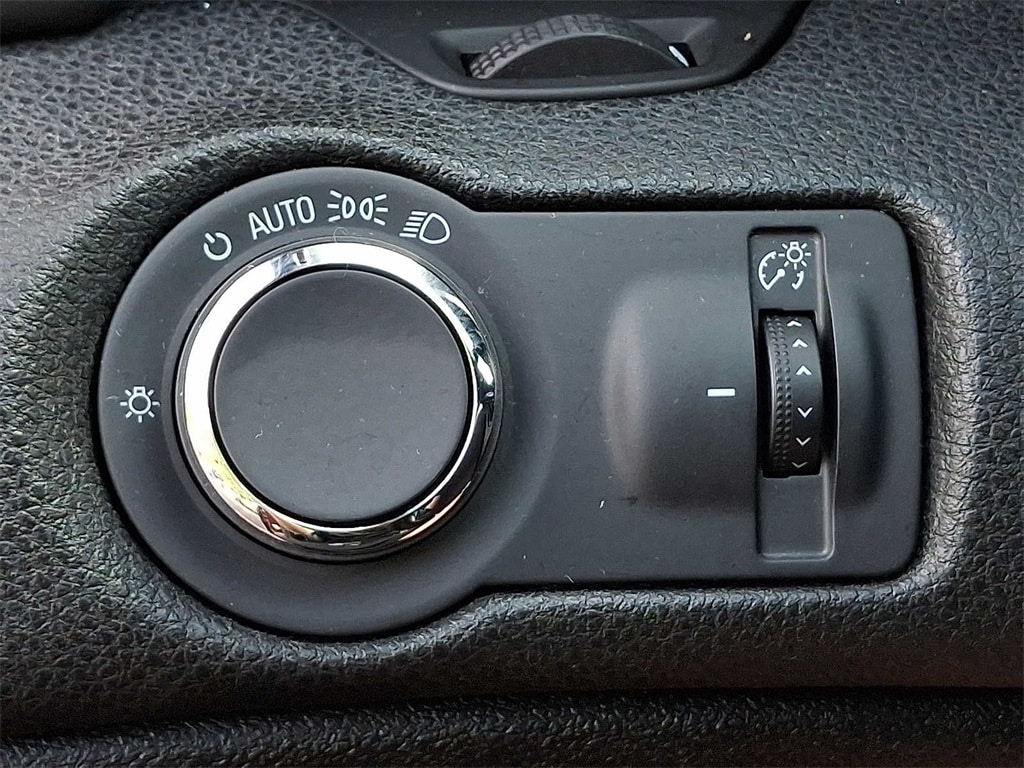 Thumbnail: 2015 Chevrolet Malibu - 19