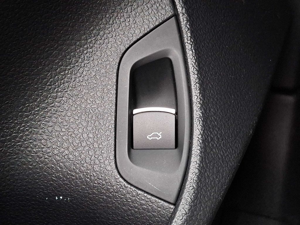 Thumbnail: 2013 Volkswagen Passat - 24