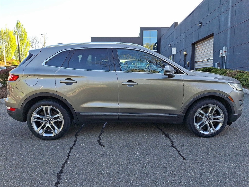 Thumbnail: 2017 Lincoln MKC - 25