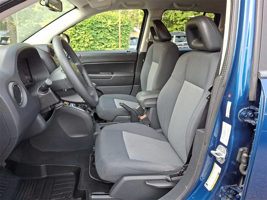 Thumbnail: 2009 Jeep Compass - 13