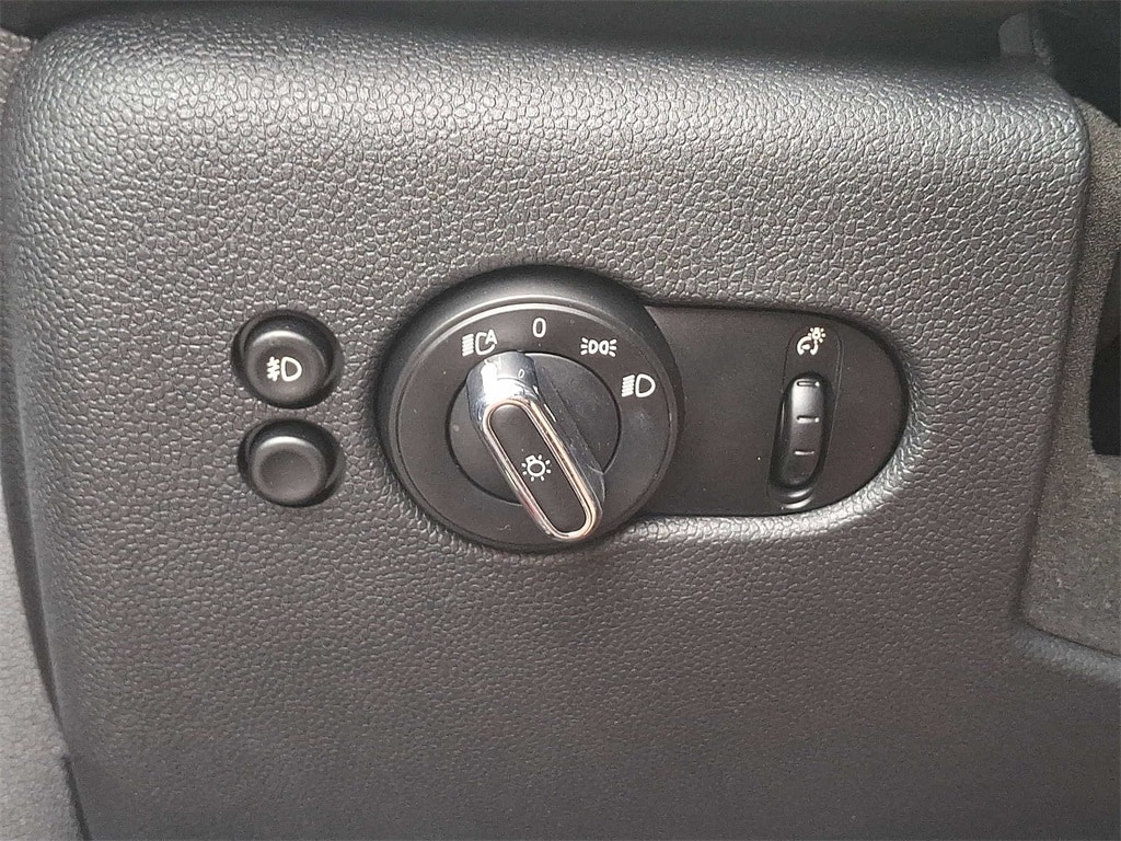 Thumbnail: 2015 MINI Cooper - 25