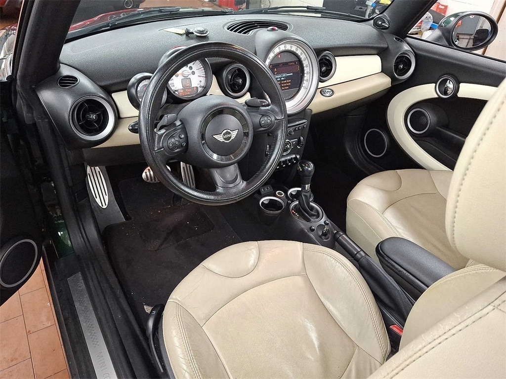 2013 MINI Cooper Base 11