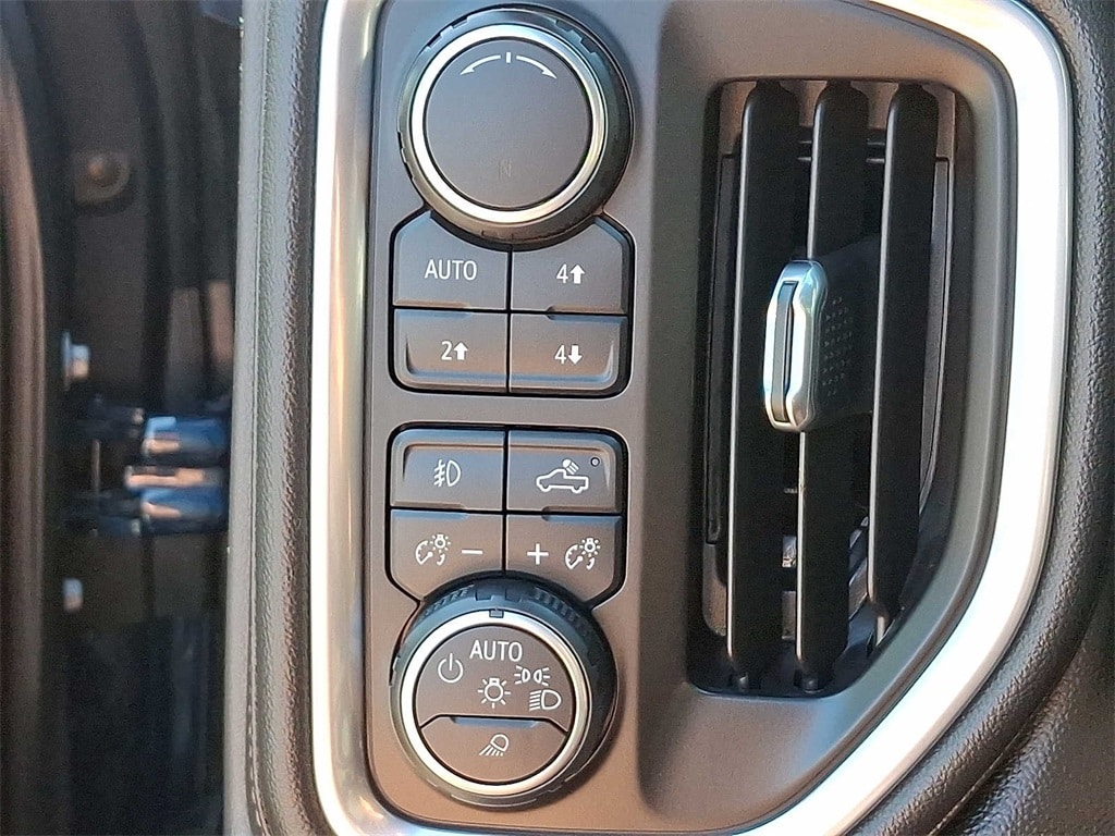 Thumbnail: 2019 Chevrolet Silverado 1500 - 23