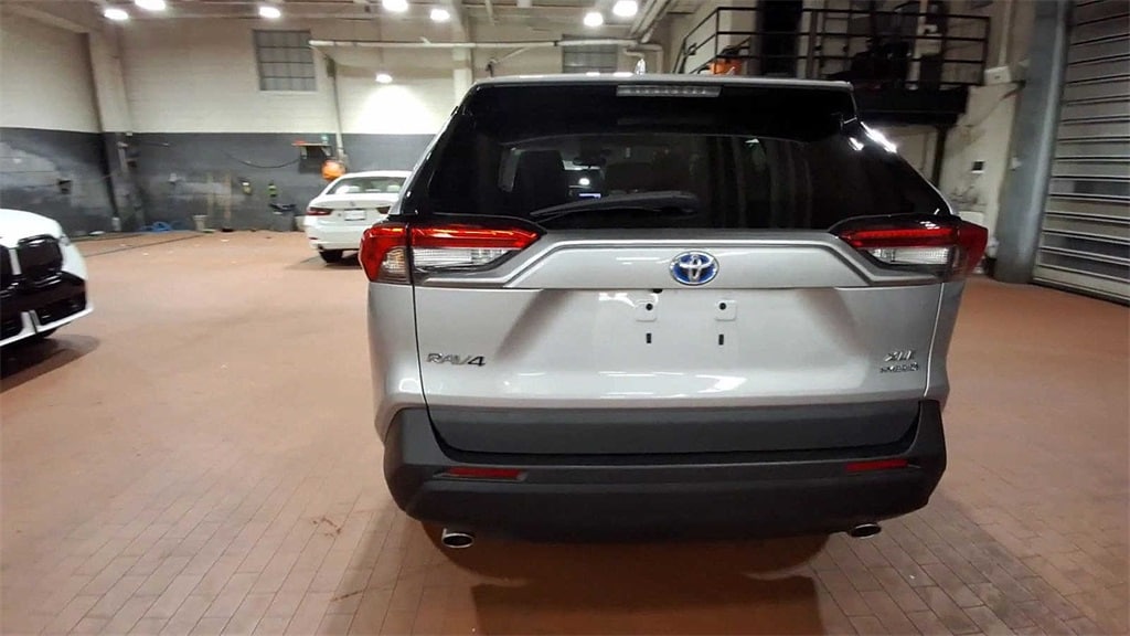 Thumbnail: 2021 Toyota RAV4 - 7