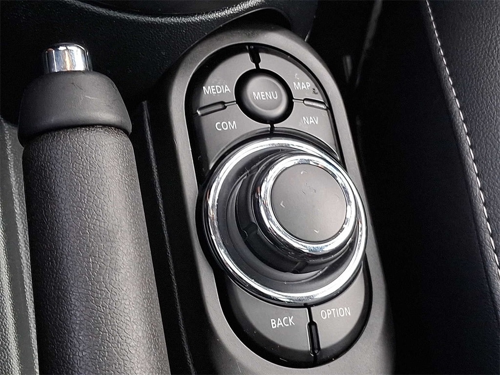 Thumbnail: 2023 MINI Cooper Hardtop - 21