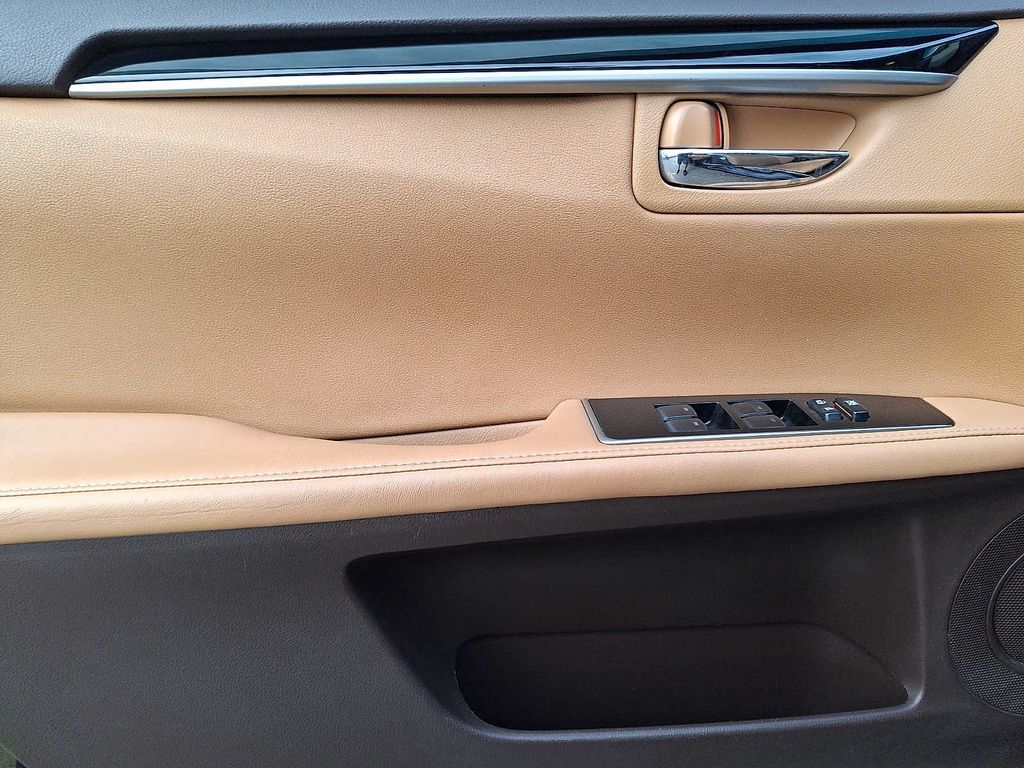 Thumbnail: 2017 Lexus ES - 9