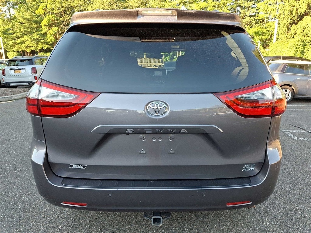 Thumbnail: 2020 Toyota Sienna - 22