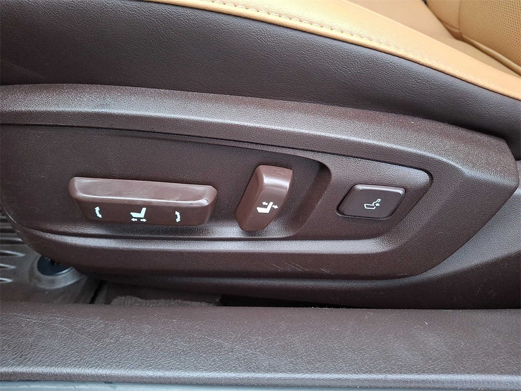 Thumbnail: 2017 Lexus ES - 11