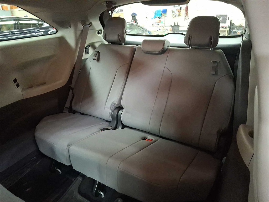 Thumbnail: 2021 Toyota Sienna - 9