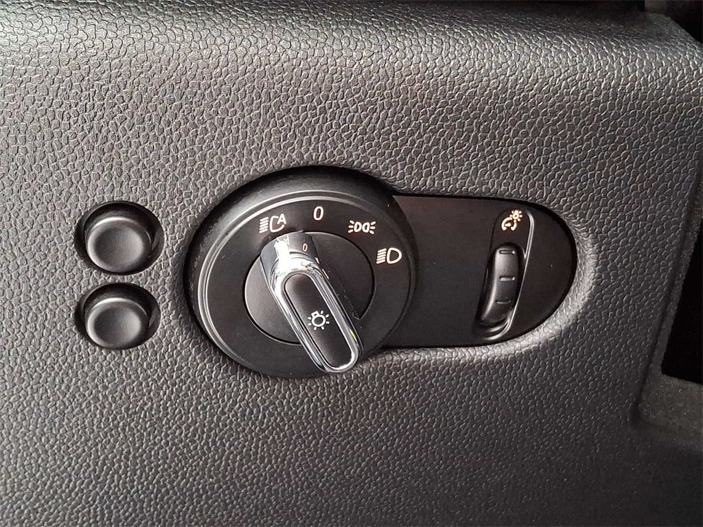 Thumbnail: 2019 MINI Cooper Hardtop - 25