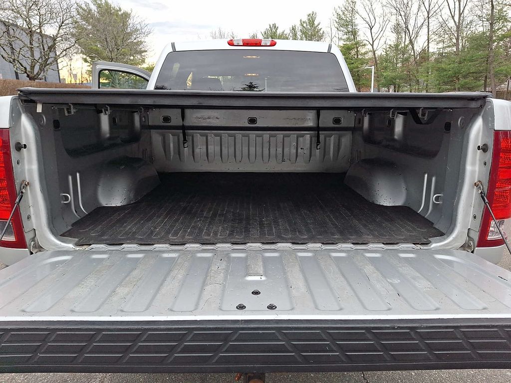 Thumbnail: 2011 GMC Sierra 1500 - 26