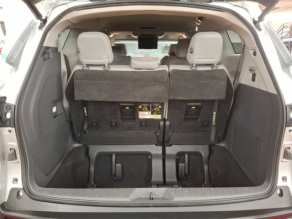 Thumbnail: 2021 Toyota Sienna - 27