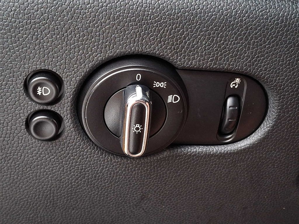 Thumbnail: 2014 MINI Cooper Hardtop - 23