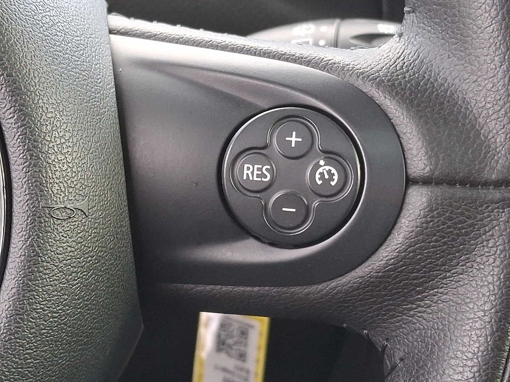 Thumbnail: 2014 MINI Cooper Countryman - 16