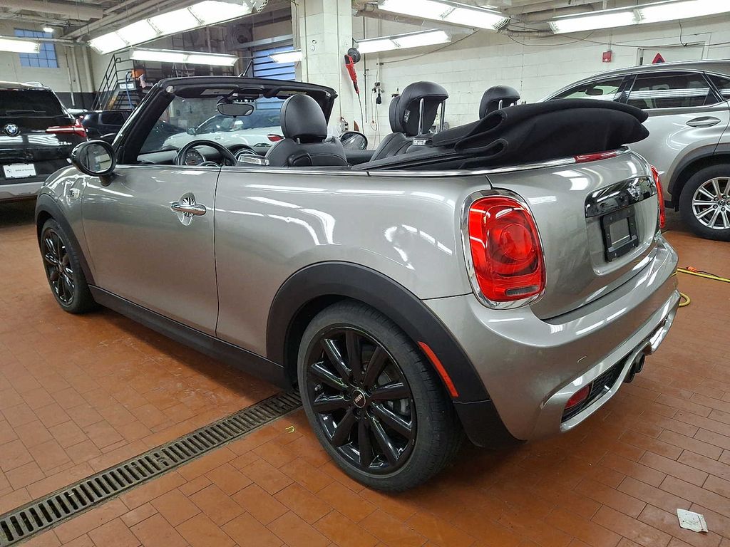 Thumbnail: 2016 MINI Cooper Convertible - 7