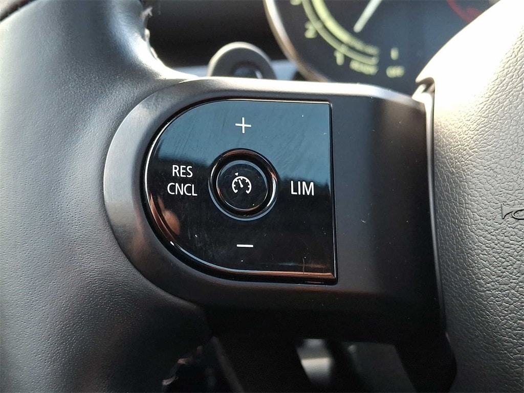 Thumbnail: 2023 MINI Cooper Hardtop - 17