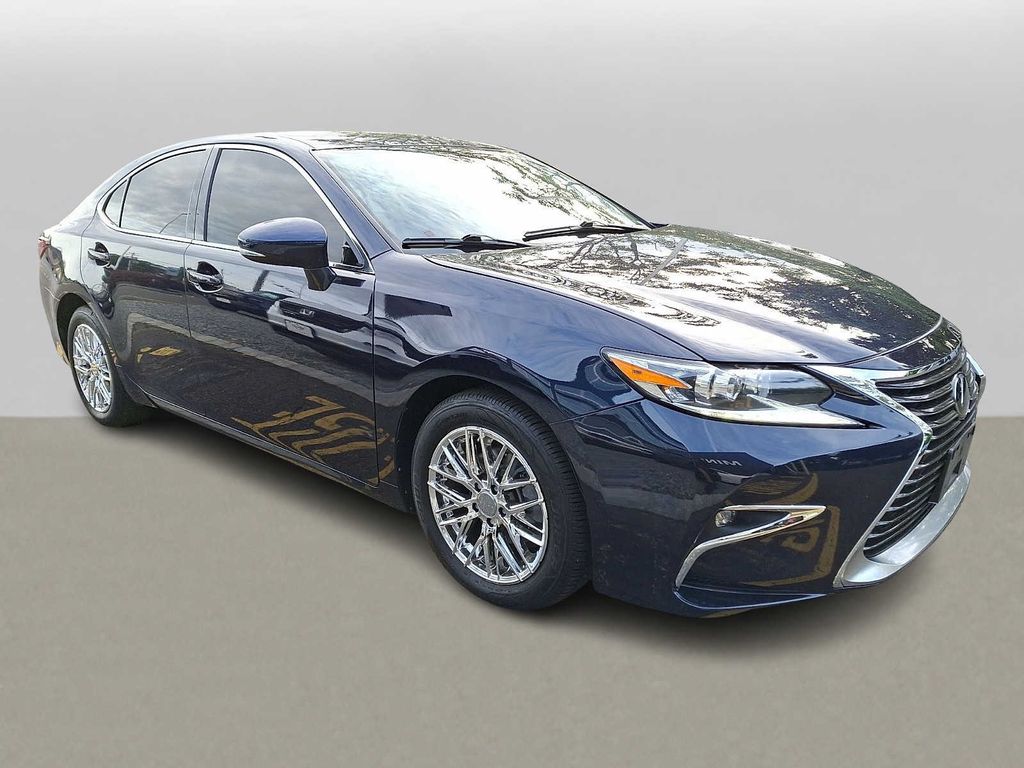 Thumbnail: 2017 Lexus ES - 2