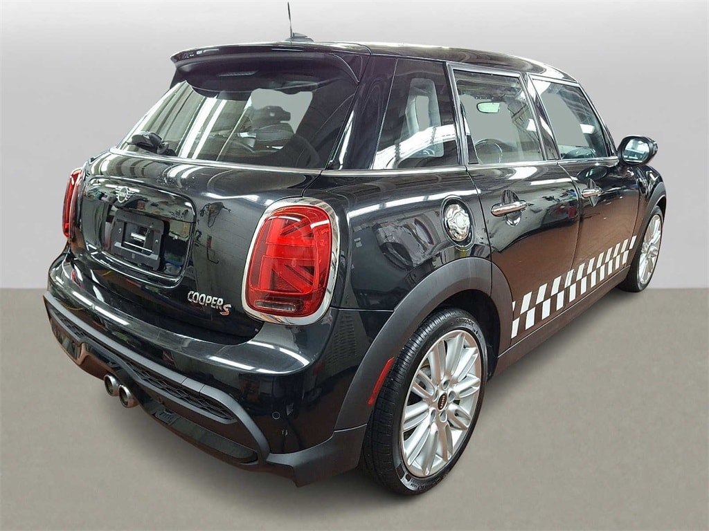 Thumbnail: 2023 MINI Cooper Hardtop - 4