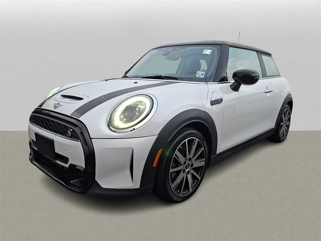 2023 MINI 3 Door S's photo