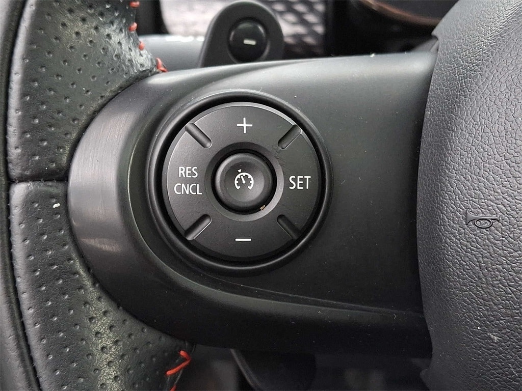 Thumbnail: 2021 MINI Cooper Hardtop - 17