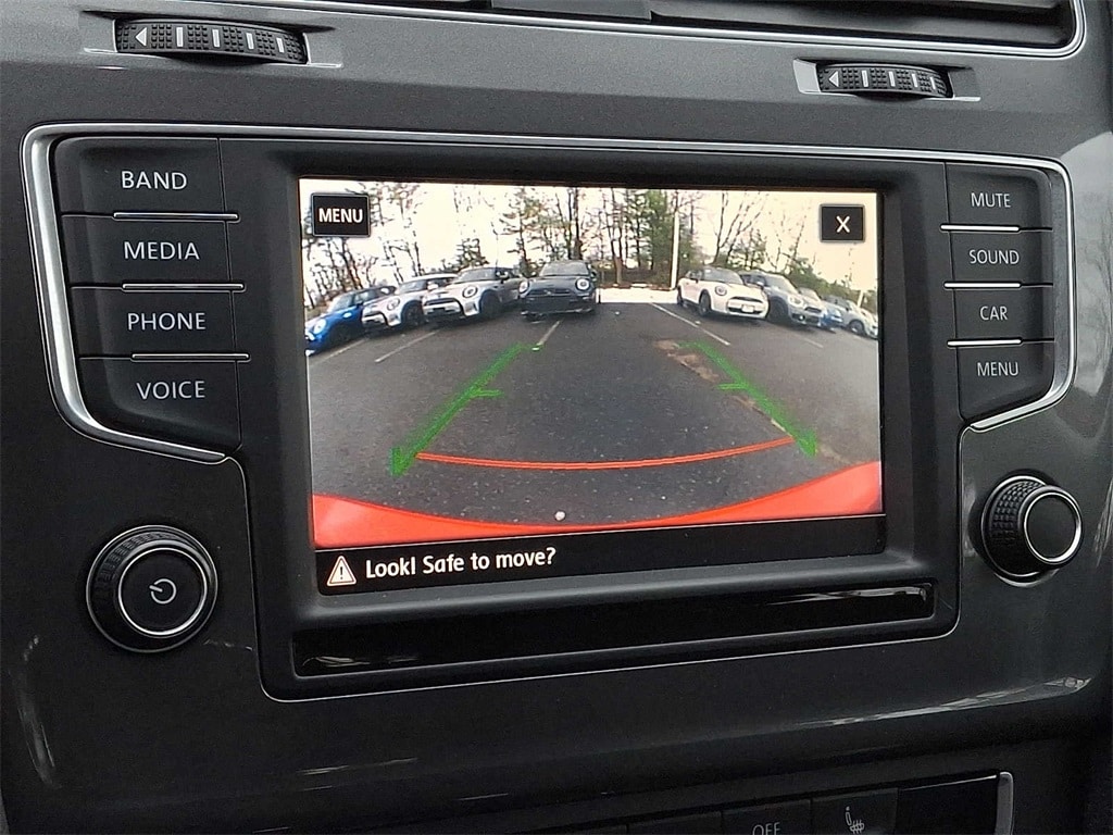 Thumbnail: 2017 Volkswagen Golf - 14