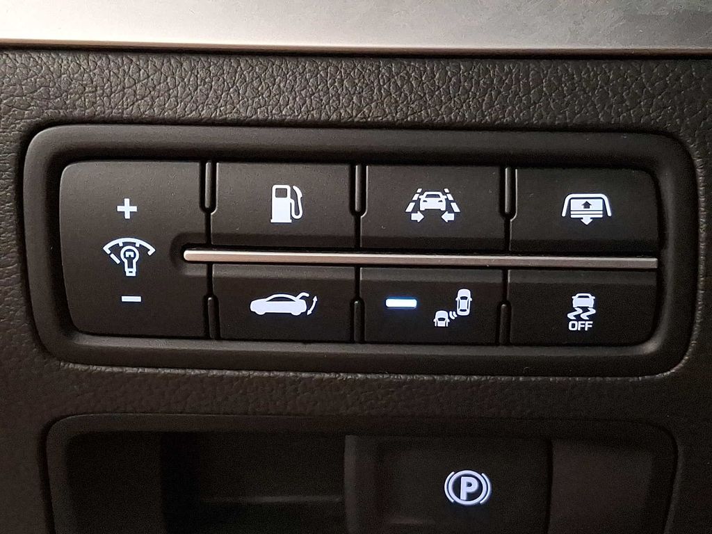 Thumbnail: 2018 Genesis G80 - 22