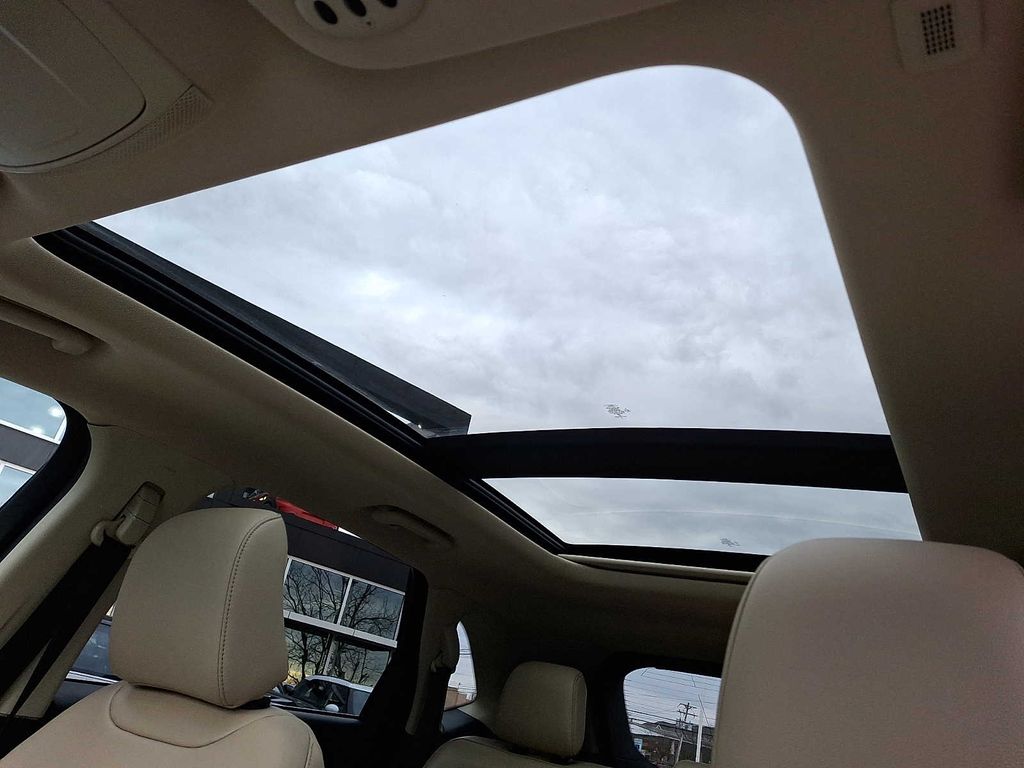 Thumbnail: 2022 Ford Edge - 12
