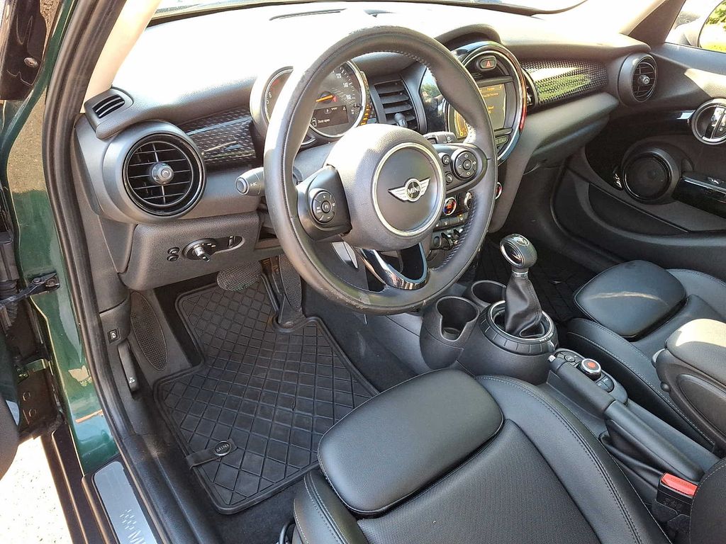 Thumbnail: 2017 MINI Cooper Hardtop - 9