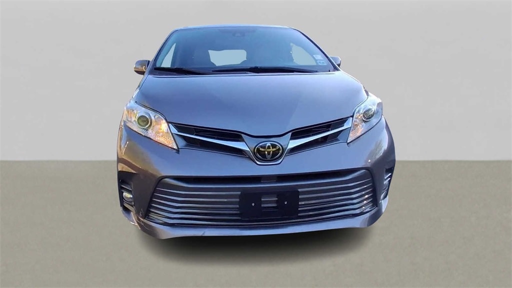 Thumbnail: 2020 Toyota Sienna - 3