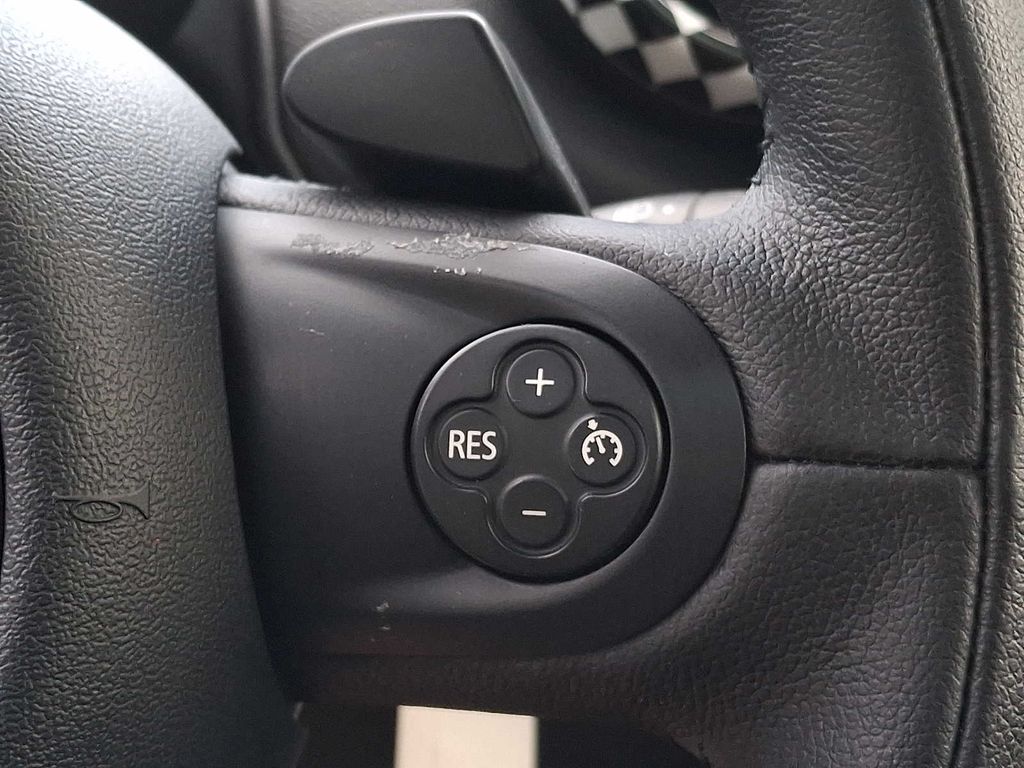 Thumbnail: 2015 MINI Cooper Countryman - 17