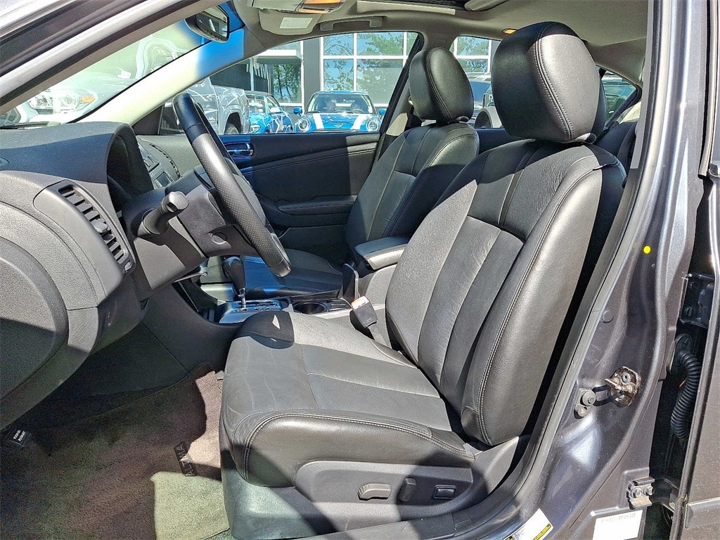 Thumbnail: 2010 Nissan Altima - 11